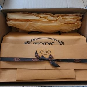 TOD'S GOMMINO DRIVING SHOES IN PATENT LEATHER - BLACK